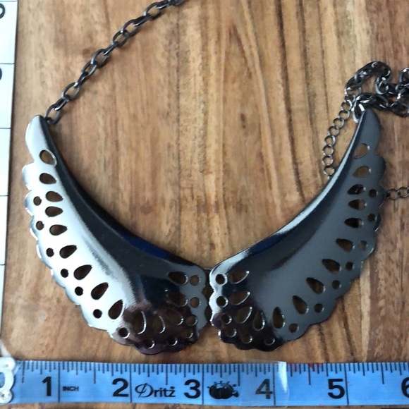3/$25 Gun Metal Peter Pan Collar Statement Necklace - Picture 5 of 5